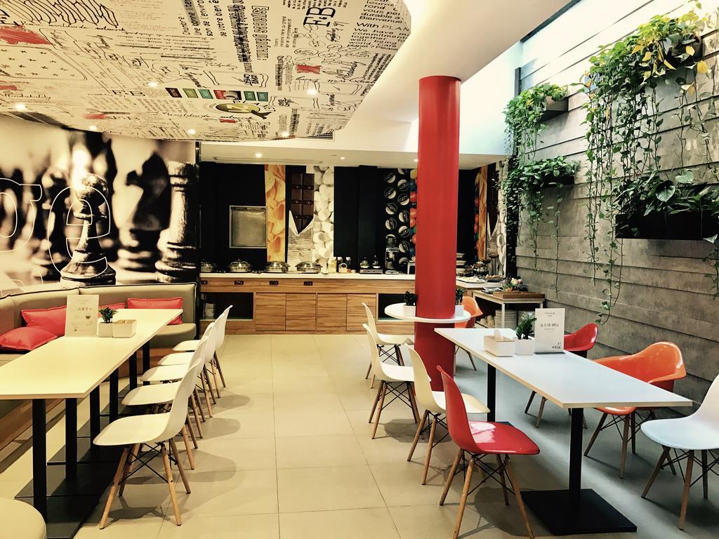 Ibis Shanghai Gubei Екстер'єр фото