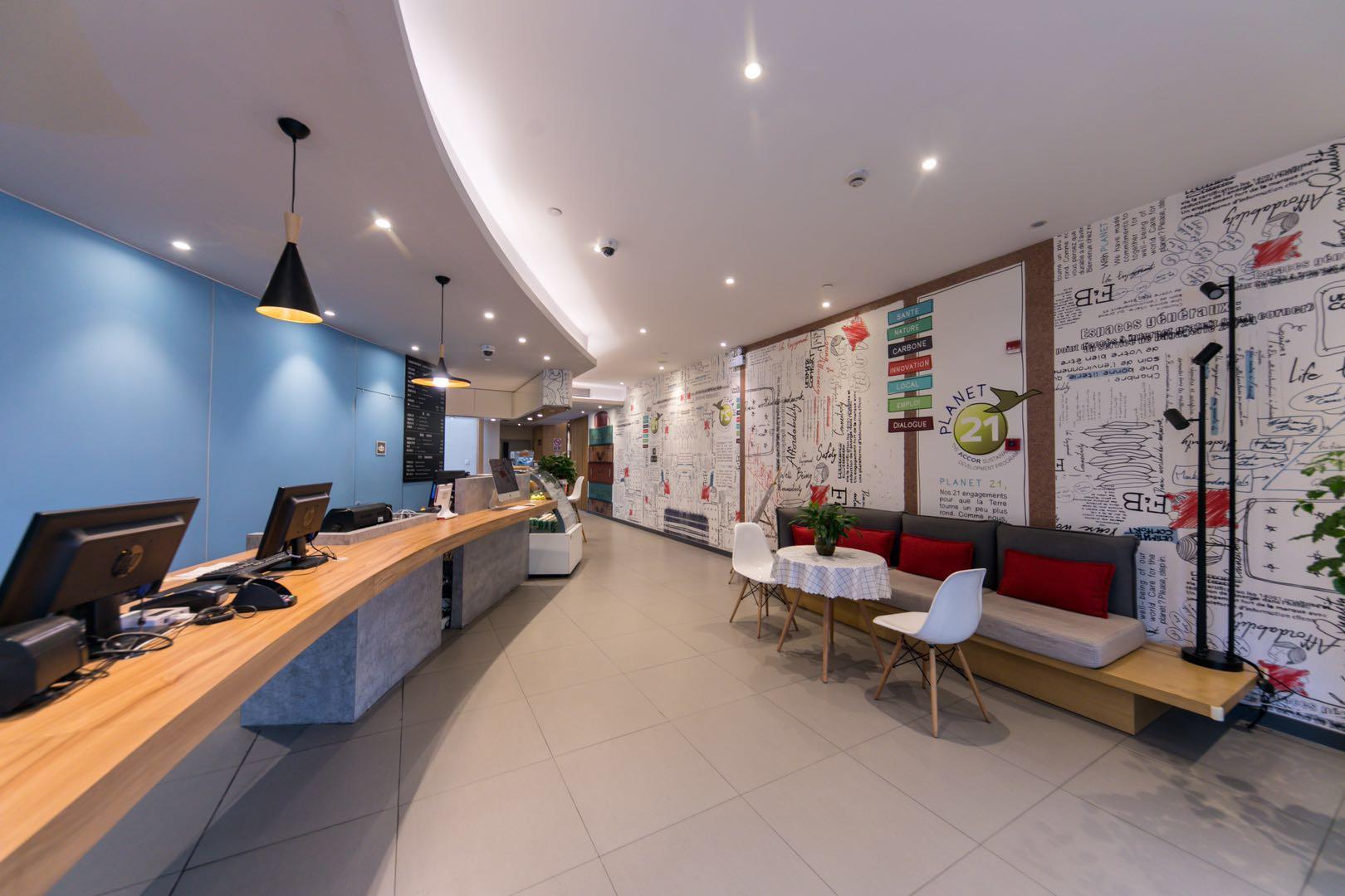 Ibis Shanghai Gubei Екстер'єр фото